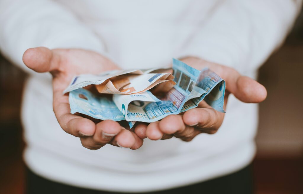 حكم صرف أموال الزكاة في المصالح العامة christian dubovan y x747yshlw unsplash